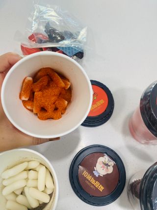 유비쿡 컵떡볶이 매운컵떡볶이2개/ 짜장컵떡볶이 2개  총 4개세트 — 4점을 준 리뷰어가 2021년 6월 올린 사용 사진