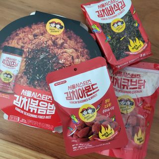 [서울시스터즈] CU 김치 4총사 세트-김치볶음밥, 김치큐브닭, 김치바삭김, 김치아몬드 — 3점을 준 리뷰어가 2021년 11월 올린 사용 사진