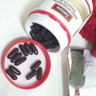 Swisse 스위스 고함량 프로폴리스 2,000mg 210정 — 5점을 준 리뷰어가 2021년 5월 올린 사용 사진