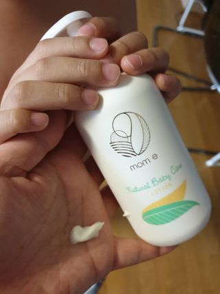 mom e 맘이 내추럴 베이비 케어 샴푸앤바스+로션 — 5점을 준 리뷰어가 2021년 1월 올린 사용 사진