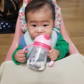 유비맘 트라이탄 코니빨대컵_컬러 랜덤 발송 — 5점을 준 리뷰어가 2021년 1월 올린 사용 사진