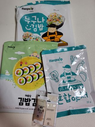 해풀잎 누구나 김밥*1ea [(혼합야채 35g *1ea,  김밥김 (5g, 5ea),  양념간장 (6g, 5ea), 참기름(5g, 2ea)] — 4점을 준 리뷰어가 2022년 7월 올린 사용 사진