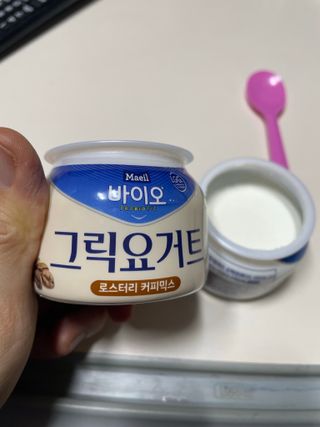 매일바이오 그릭요거트 오리지널 플레인 4개, 로스터리 커피믹스 4개 — 4점을 준 리뷰어가 2021년 12월 올린 사용 사진