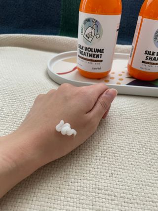 썸헤어 / SUMHAIR 썸헤어 실크 볼륨 샴푸+트리트먼트 프룻자스민티 — 5점을 준 리뷰어가 2021년 7월 올린 사용 사진