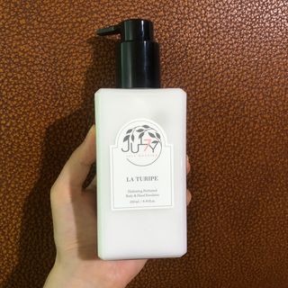 줄라이 모닝 _ JULY MORNING 줄라이모닝 하이드레이팅 퍼퓸드 바디앤핸드 에멀젼 — 4.5점을 준 리뷰어가 2021년 9월 올린 사용 사진