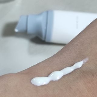 [스킨1004] 마다가스카르 센텔라 히알루-시카 워터핏 선세럼 50ml — 5점을 준 리뷰어가 2024년 5월 올린 사용 사진