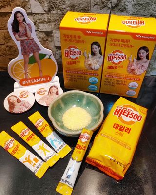 광동생활건강 [제니에디션] 비타500데일리스틱 gift set 60포+제니굿즈 3종+쇼핑백 — 5점을 준 리뷰어가 2021년 11월 올린 사용 사진
