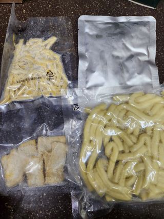 [푸딩팩토리] 즉석누들떡볶이 540g + 대구전통 납작만두 260g — 5점을 준 리뷰어가 2022년 12월 올린 사용 사진