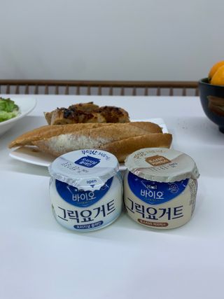매일바이오 그릭요거트 오리지널 플레인 4개, 로스터리 커피믹스 4개 — 5점을 준 리뷰어가 2021년 12월 올린 사용 사진