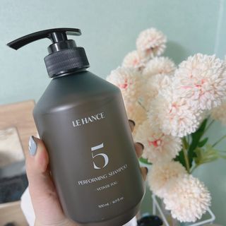 르핸스 퍼포밍 5 샴푸 비반트 포렛/베티버 포그 — 5점을 준 리뷰어가 2022년 12월 올린 사용 사진