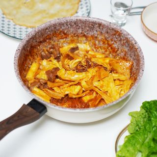 화끈한녀석들 새오똥400g 새우,오징어,똥집 볶음요리 소스,밀떡, 참기름 포함 — 5점을 준 리뷰어가 2022년 11월 올린 사용 사진