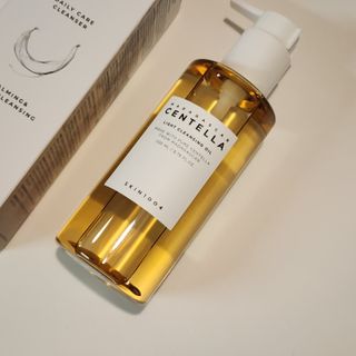 스킨1004 [SKIN1004] 마다가스카르 센텔라 라이트 클렌징 오일 200ml — 5점을 준 리뷰어가 2024년 8월 올린 사용 사진