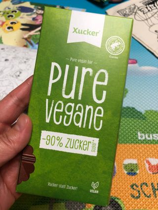 당류2g 자일리톨로 단맛을낸 슈카 퓨어비건 무설탕초콜릿 Xucker vegan 2개입 — 5점을 준 리뷰어가 2021년 4월 올린 사용 사진