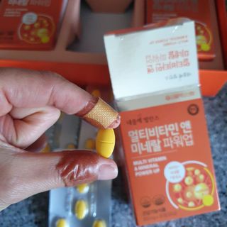 서울약사신협_내몸애발란스멀티비타민앤미네랄파워업_800mg x 90정 — 5점을 준 리뷰어가 2021년 5월 올린 사용 사진