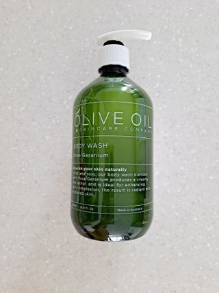 올리브 오일 스킨케어 컴퍼니 [OOSC] 향기로운 보습 로즈 제라늄 바디워시 500ml — 5점을 준 리뷰어가 2021년 5월 올린 사용 사진