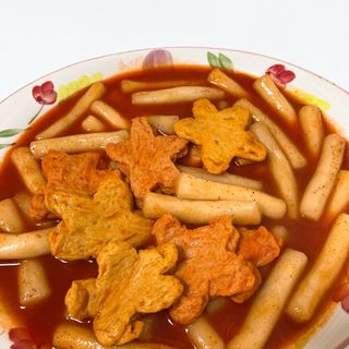 빨간키트 떡볶이 밀키트 2~3인분 매운맛 국물 떡볶이 만들기 쉬운 황금 레시피 분말 소스로 간편한 요리 — 5점을 준 리뷰어가 2021년 8월 올린 사용 사진