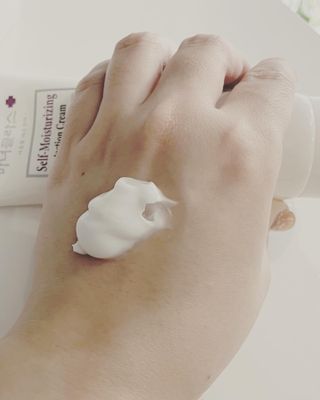 셀프 모이스처라이징 프로텍션 크림 셀프 모이스처라이징 프로텍션크림 — 3.5점을 준 리뷰어가 2022년 4월 올린 사용 사진