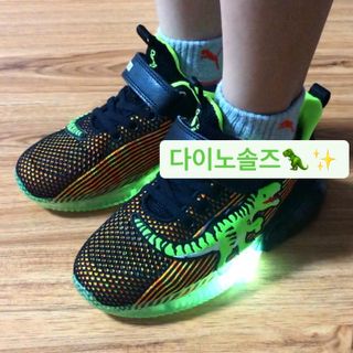 토박스코리아 다이노솔즈 티렉스 에어 네온 운동화 — 5점을 준 리뷰어가 2021년 3월 올린 사용 사진