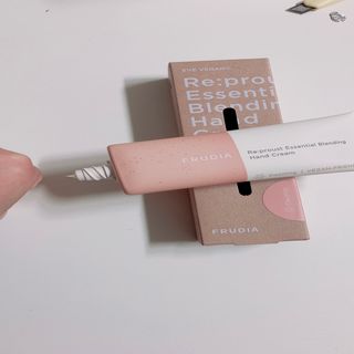 [후르디아] 끈적임 없는 착한성분 비건  핸드크림 3종 — 5점을 준 리뷰어가 2022년 10월 올린 사용 사진