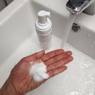 MF프리 [닥터문] 유산균 락토케어 질경초 여성청결제 200ml (폼타입) — 5점을 준 리뷰어가 2022년 7월 올린 사용 사진