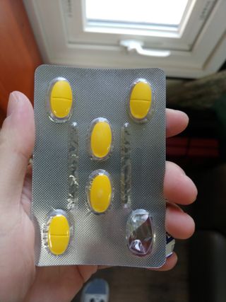 서울약사신협_내몸애발란스멀티비타민앤미네랄파워업_800mg x 90정 — 5점을 준 리뷰어가 2021년 3월 올린 사용 사진