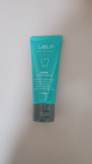 치과에서 쓰는 치약 _ 라벨제로 저불소 꼬마, 키즈, 유아, 베이비, 주니어 안전한 어린이치약 — 5점을 준 리뷰어가 2023년 3월 올린 사용 사진