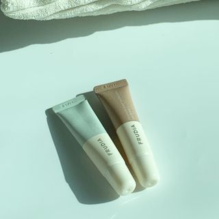 [후르디아] 올리브영 착한보습 비건 립버터 2종 — 5점을 준 리뷰어가 2021년 12월 올린 사용 사진