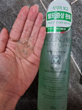 어라운드미 [어라운드 미] 탈모 증상 완화 스칼프 샴푸 + 두피 영양 공급 트리트먼트 — 5점을 준 리뷰어가 2021년 6월 올린 사용 사진