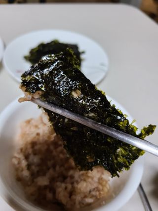 [해림맛김] 들기름에 구운 바삭바삭 김 4종 세트 + 1종 랜덤발송 총5개입 — 5점을 준 리뷰어가 2021년 2월 올린 사용 사진