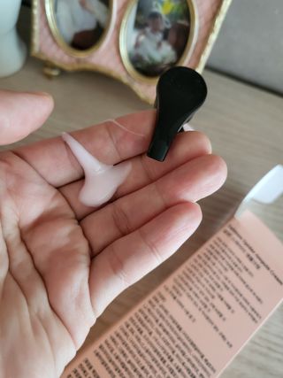 난나 살몬 스파이더 검버섯 미백 톤업 화이트닝 연어 앰플 크림 300ml 대용량 — 4점을 준 리뷰어가 2022년 8월 올린 사용 사진