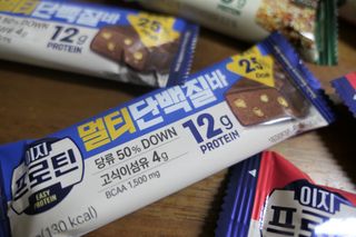 이지프로틴바 3종x각 2ea (고단백질바, 멀티단백질바, 식물성단백질바) — 5점을 준 리뷰어가 2024년 3월 올린 사용 사진