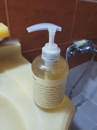 빅그린 안티 헤어로스 탈모 카렌듈라 바이옴 샴푸 500ml (지성두피용) — 4점을 준 리뷰어가 2022년 7월 올린 사용 사진