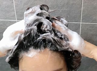 프리마인 더이상 뻣뻣하고 효과없는 탈모샴푸는 NO. 근본부터 케어하는 셀베이스 그린티샴푸(500ml) — 5점을 준 리뷰어가 2023년 1월 올린 사용 사진