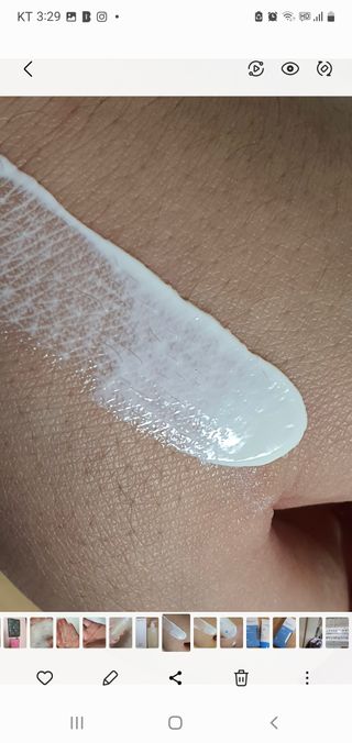 틱톡 [후르디아] 백탁NO! 화잘먹 수분광 선 에센스✨ — 5점을 준 리뷰어가 2023년 8월 올린 사용 사진