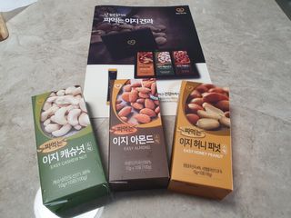 짜먹는 이지견과 짜먹는 이지아몬드, 짜먹는 이지허니피넛, 짜먹는 이지캐슈넛 각 10g X  10포 — 4점을 준 리뷰어가 2021년 1월 올린 사용 사진
