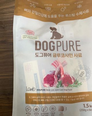 도그퓨어 피부와모질/혼합유산균/글루코사민 유기농 로스팅 사료 — 5점을 준 리뷰어가 2021년 9월 올린 사용 사진