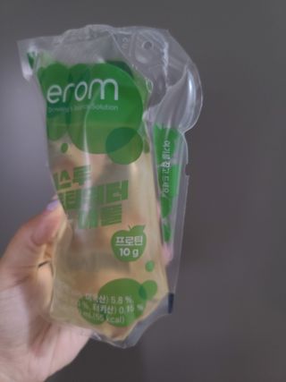 이롬 씨스루 프로틴워터 사과, 자몽 200ml x 12입 — 4점을 준 리뷰어가 2022년 9월 올린 사용 사진