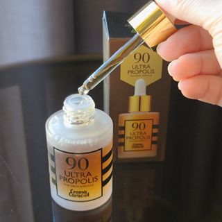 자민경 크레마카라콜 울트라 90 프로폴리스 앰플 — 5점을 준 리뷰어가 2021년 2월 올린 사용 사진