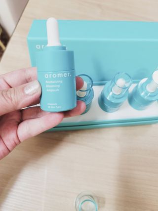아로메르 리바이탈라이징 블루밍 앰플 10ml x 4ea — 5점을 준 리뷰어가 2021년 8월 올린 사용 사진