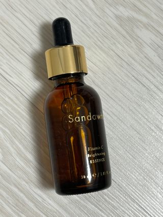 스킨큐어 산다화 비타민c 화이트닝 에센스 30ml — 5점을 준 리뷰어가 2023년 10월 올린 사용 사진