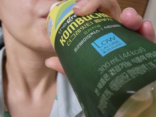 더그레잇티 콤부차 [매일유업] 더그레잇티 44kcal 콤부차 300ml *12개입 (오리지널 6개+베리리치 6개) — 5점을 준 리뷰어가 2023년 8월 올린 사용 사진