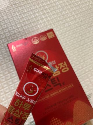 힘내라김홍삼 하루홍삼정스틱 10g x 10포 — 4.5점을 준 리뷰어가 2021년 3월 올린 사용 사진