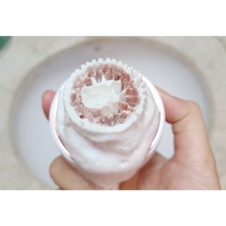 디하우트 랩 디하우트랩 클렌징 피부관리기 진동클렌저 실리콘+2종 인조모 브러시 — 5점을 준 리뷰어가 2021년 11월 올린 사용 사진
