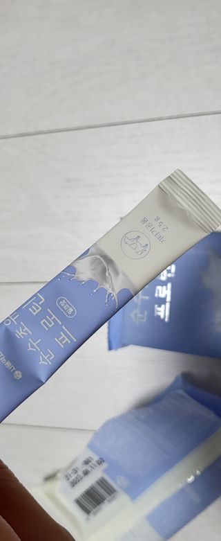 서울약사신협_순수초유프로틴_2.5gx30포 — 5점을 준 리뷰어가 2021년 11월 올린 사용 사진