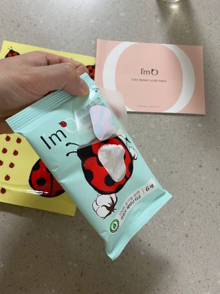아임오 페미닌워시 150ML + 페미닌티슈6입 + 아임오스티커 + 쿠폰북 — 5점을 준 리뷰어가 2021년 10월 올린 사용 사진