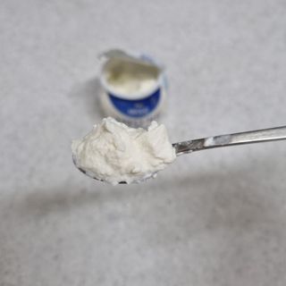 매일바이오 그릭요거트 오리지널 플레인 4개, 로스터리 커피믹스 4개 — 4.5점을 준 리뷰어가 2021년 12월 올린 사용 사진