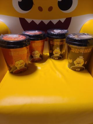 유비쿡 컵떡볶이 매운컵떡볶이2개/ 짜장컵떡볶이 2개  총 4개세트 — 5점을 준 리뷰어가 2021년 3월 올린 사용 사진