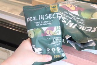 [푸디웜] 라포그  리얼인섹트 웨이트밸런스 저알러지 강아지 사료  1.2KG — 5점을 준 리뷰어가 2021년 7월 올린 사용 사진