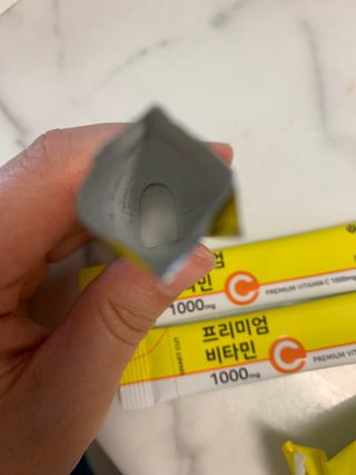 서울약사신협 프리미엄비타민C1000_2.5G x 100포 — 5점을 준 리뷰어가 2021년 5월 올린 사용 사진
