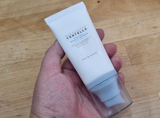 [스킨1004] 마다가스카르 센텔라 히알루-시카 워터핏 선세럼 50ml — 5점을 준 리뷰어가 2024년 5월 올린 사용 사진